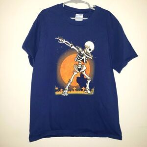 SKELETON GRAPHIC SHORT SLEEVE T SHIRT SIZE MEDIUM  KIDS